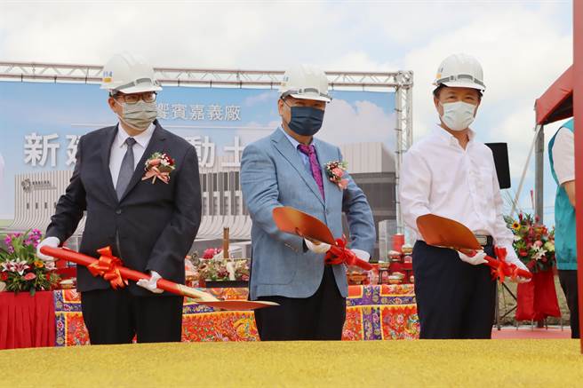 飨宾餐旅今位于嘉义县马稠后产业园区「嘉义食材中心」正式动土，桃园市长郑文灿、嘉义县长翁章梁等人今也出席动土。（吕妍庭摄）