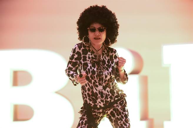 比莉推出招牌热门金曲〈什么都不必说〉2.0全新升级版。（环球音乐提供）