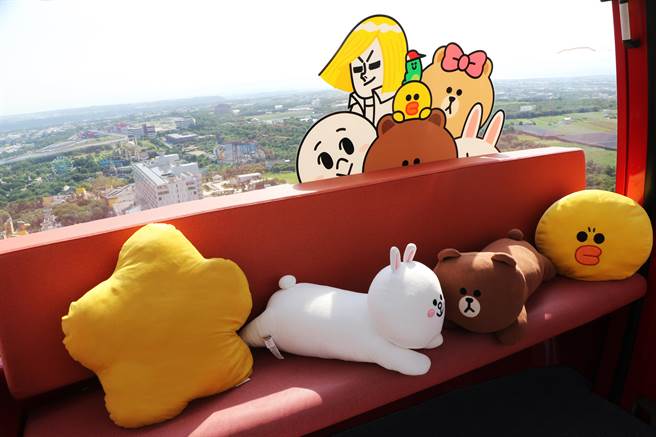 天空之夢摩天輪5週年慶則推出「LINE FRIENDS」明星主題車廂。（麗寶樂園渡假區提供）