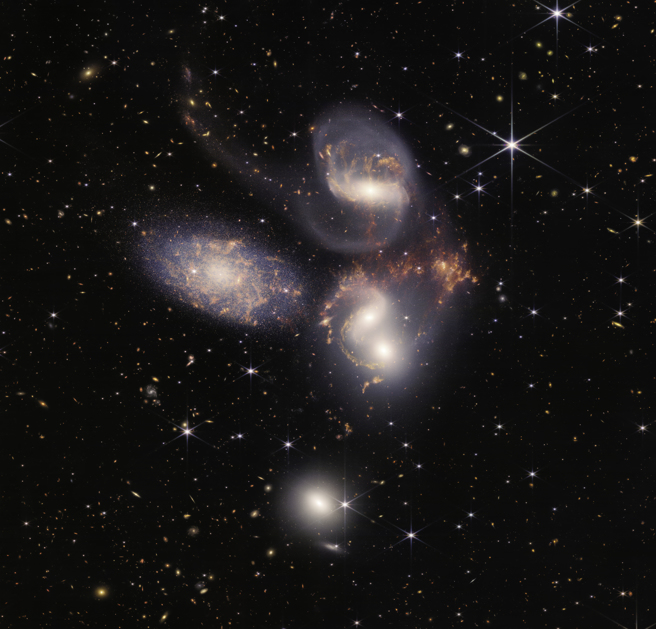 斯蒂芬的五重奏（Stephan Quintet)。（图：NASA, ESA, CSA, and STScI）