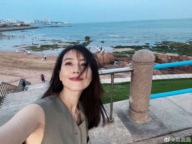 高圓圓自拍照超美。（圖／取材自高圓圓微博）