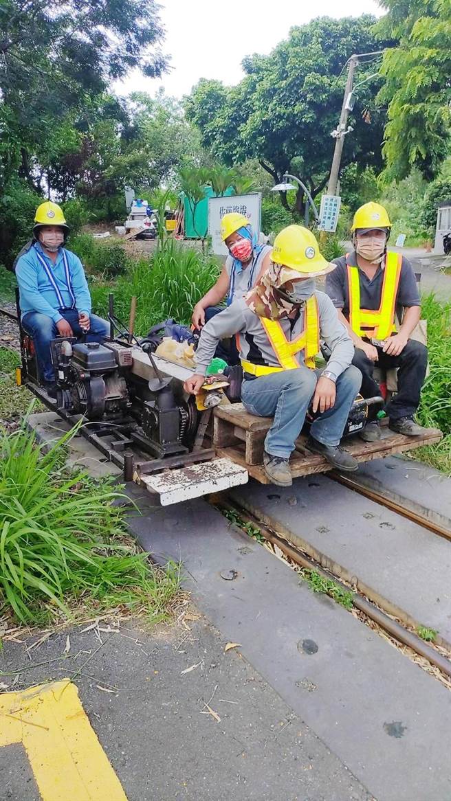 今中午1点53分又传出有一名50岁监工区道班员工从台车上跌落，左脚骨折送医救治。（林铁及文资处提供∕吕妍庭嘉义传真）