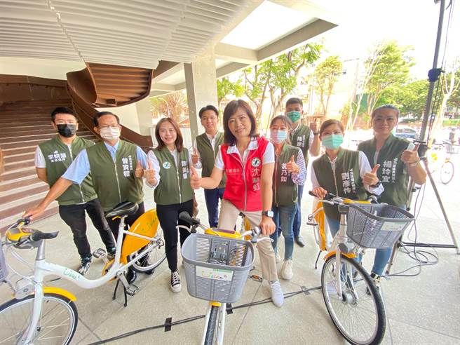 沈慧虹（中）表示，林耕仁與高虹安都是民代性格，很會找問題，但只有她有能力將問號變成驚嘆號，因為她有執行的能力。（陳育賢攝）