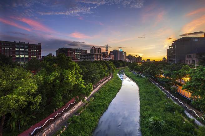 竹北市豆子埔溪水环境改善整体计画，立委林为洲要求环保署和水利署逐年编列补助经费。（罗浚滨摄）