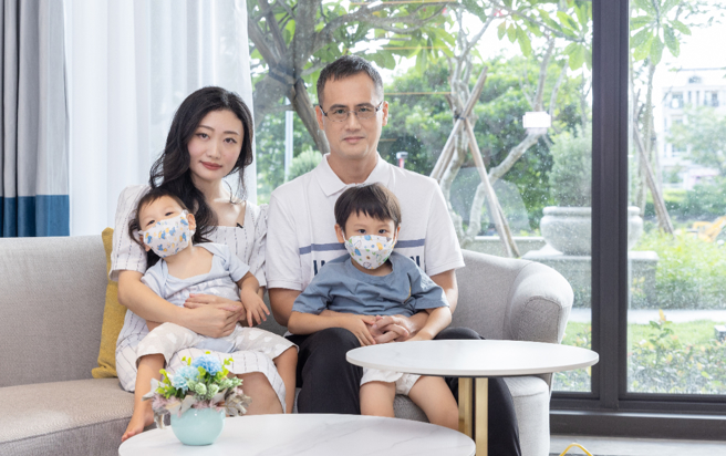 明水漾已購住戶許先生一家人。(圖/業者提供)