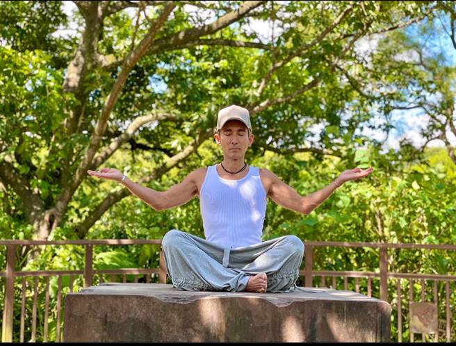 潘若迪养成静坐冥想习惯多年。（艾迪升传播提供）