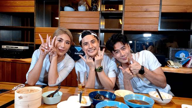 《鱼肉》合体《2天1夜》 垦丁打工换宿。（TVBS提供）