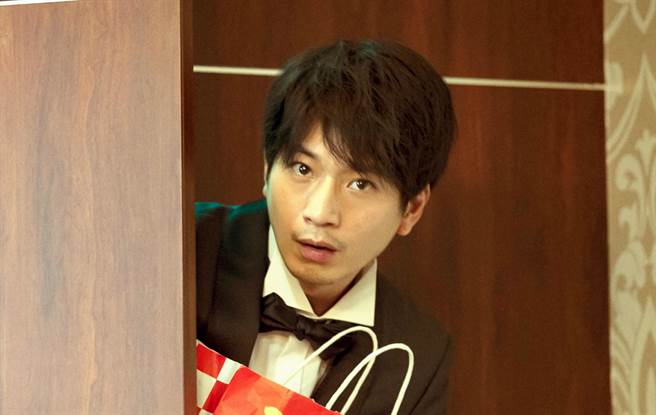 向井理在片中角色太神秘，向粉絲預告自己將掀起全片最大轉折。（中影提供）