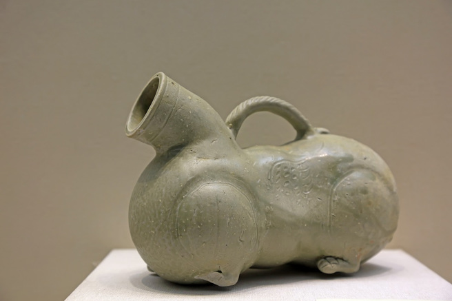 古人外出旅游时，会携带《山海经》解决疑难杂症，还有「虎子」解决生理需求。(示意图/达志影像)