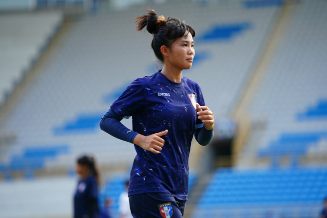 中华女足国脚卓莉萍准备出征东亚杯决赛。（中华足协提供）
