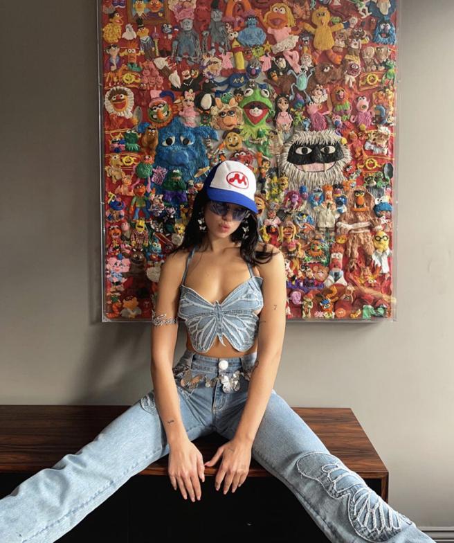 Y2K风格代表Dua Lipa私服、拍摄、演出都经常穿Blumarine的服装。（摘自Blumarine IG精选）