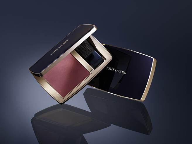 雅诗兰黛 绝对欲望持色柔雾腮红。（雅诗兰黛提供）