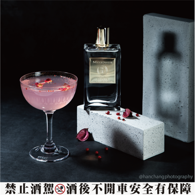 MIZENSIR x INDULGE 玫瑰玫瑰限定特调情境图。（席哈诺提供）★中时新闻网关心您：喝酒过量，有碍健康！★中时新闻网提醒您：酒后不开车，安全有保障
