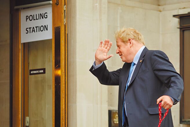 强森的辞职引发挑选首相继任人的进程，目前保守党共有11个候选人争取首相宝座。（新华社）