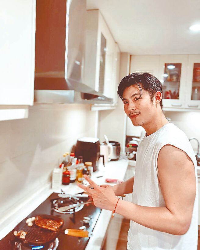 陈奕前阵子从上海回台，近日到南部度假。（摘自IG）