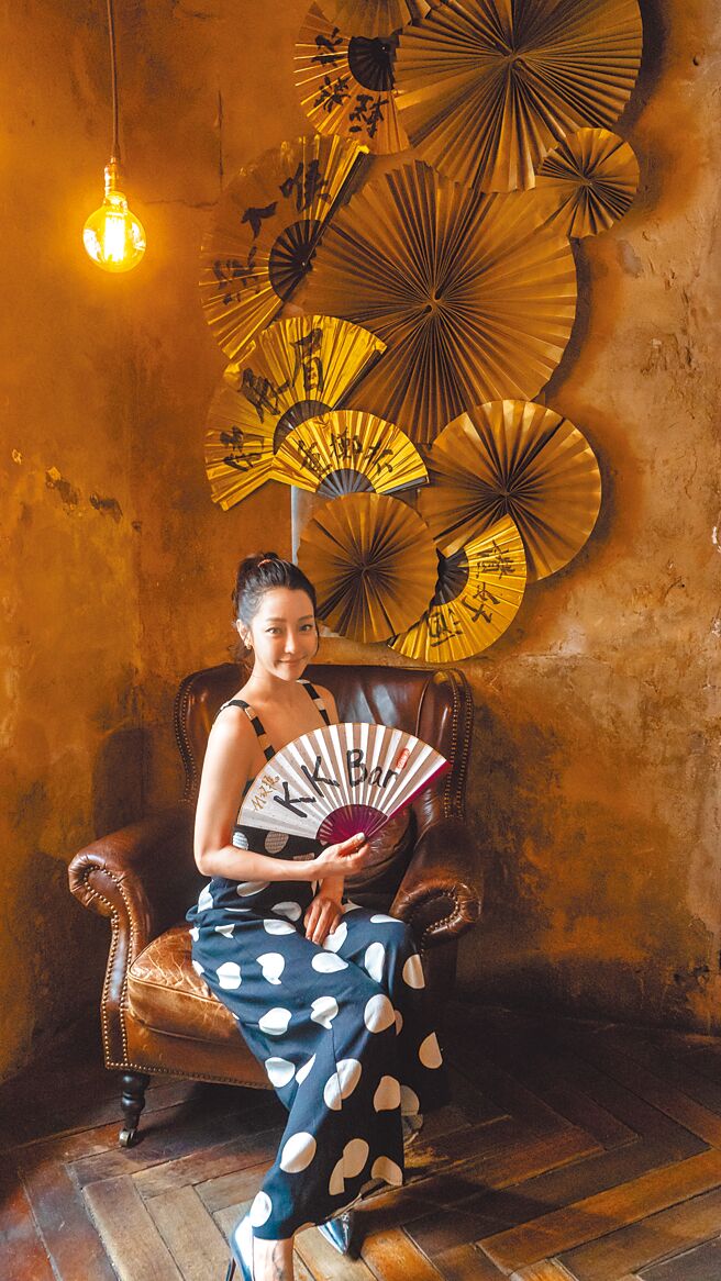 谢欣颖昨出席酒品活动，笑曝自己喝茫后会撒娇用头噜男友。（金门酒厂提供）饮酒过量有碍健康