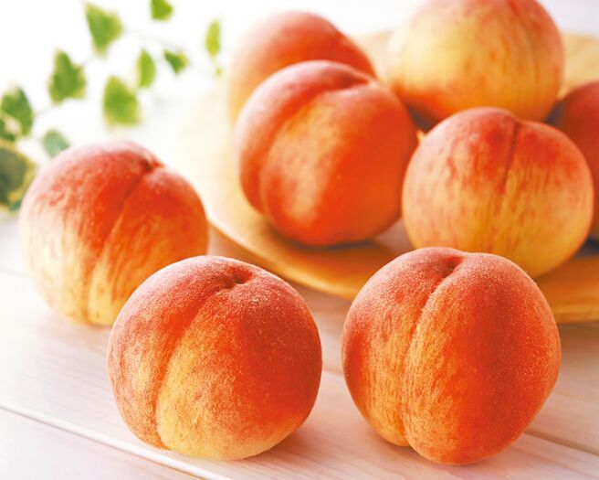 Breeze Super和歌山水蜜桃，推薦價兩入800元。（Breeze Super提供）