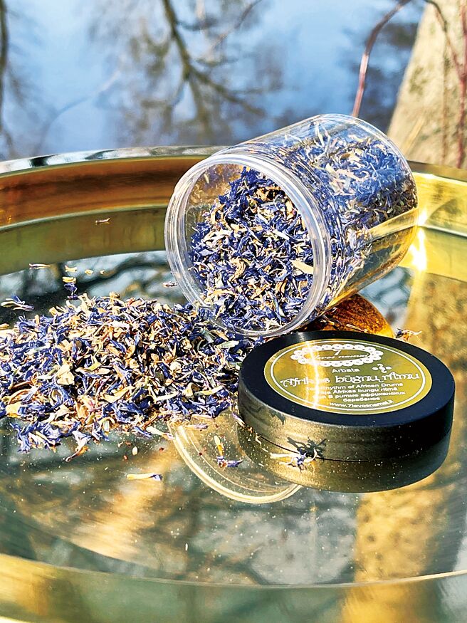 遠東SOGO復興館立陶宛美食展，Tea Field Breathing矢車菊花茶，580元。（SOGO提供）