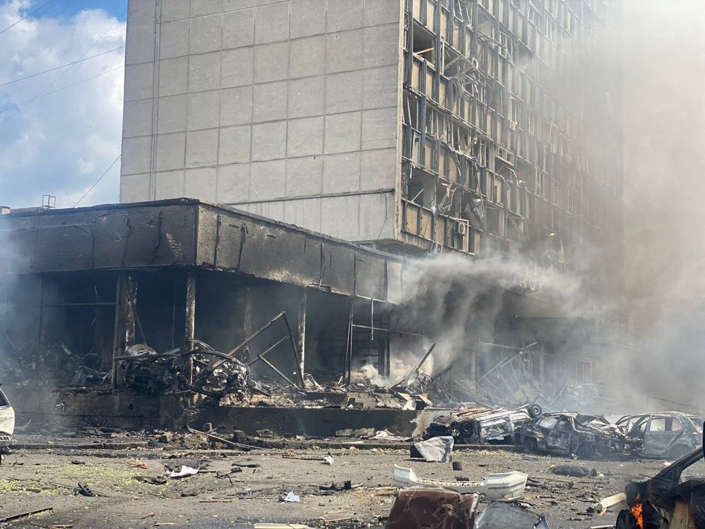 乌克兰中部大城文尼察的行政大楼遭到攻击，建筑物毁损严重。图/路透社(photo:ChinaTimes)