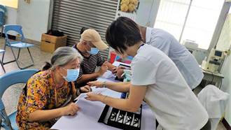 銅鑼鄉老年人口占21％ 70歲以上長輩配老花眼鏡公所買單