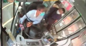 國中女搭公車被45歲男騷擾 乘客制止被揍到流鼻血