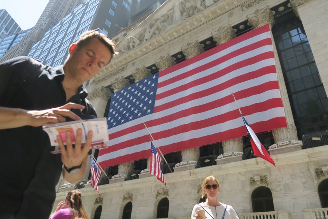 最新通膨數據出爐後，聯準會官員26日至27日集會時決議升息3碼以上幾成定局。(圖／中央社)