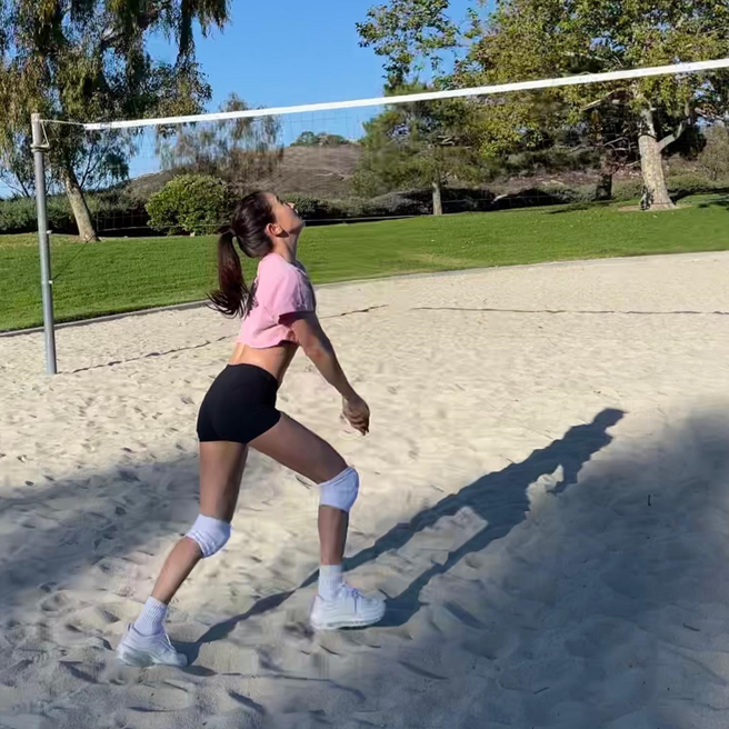 李晶晶秀出少女身材。（图／翻摄自Crystal Lee 李晶晶脸书）
