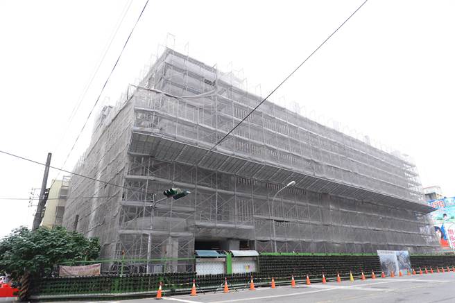 潭兴立体停车场14日举行上梁典礼，预计年底完工，明年中可启用。（陈淑娥摄）