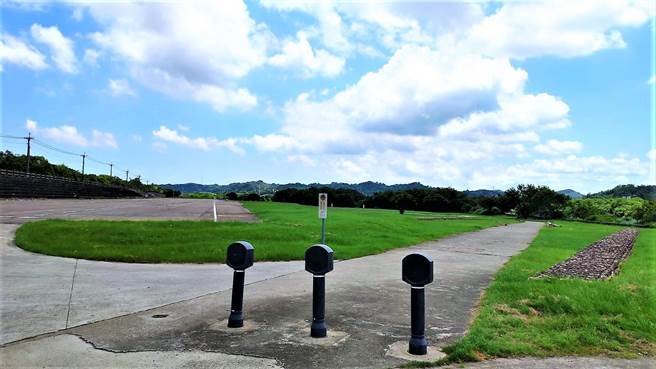 苗栗市公所将在后龙溪河滨公园规画设置「宠物运动公园」。（李京升摄）