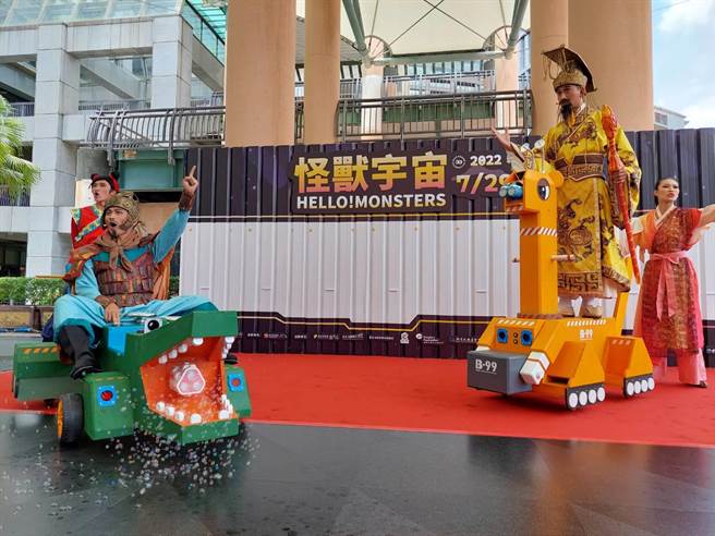 「2022新北市儿童艺术节」以「怪兽宇宙」为主题，带来「艺术装置x摇滚x舞蹈跨界儿童泡泡派对」。（陈慰慈摄）