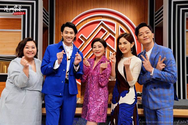 鍾欣凌（左起）、李玉璽、王彩樺、Ella、索艾克。（衛視中文台提供）