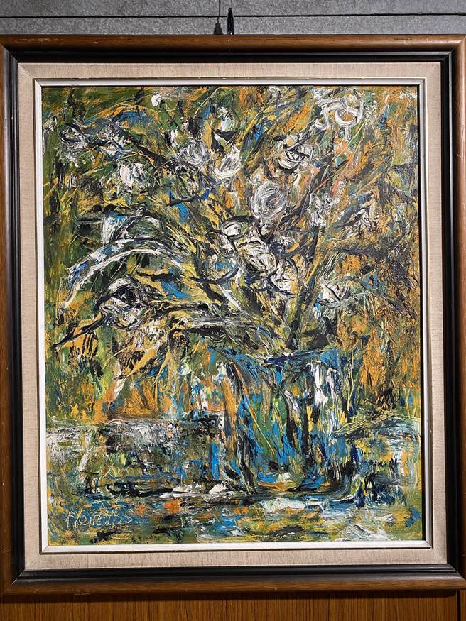 嘉义市教师书画协会展出遭弃置油画之一，寻找主人。（廖素慧摄）