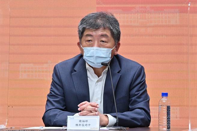 衛福部長陳時中昨天獲得民進黨徵召參選台北市長，傳出「焦糖哥哥」陳嘉行將負責操盤網路團隊，陳時中今天表示，競選團隊建置逐漸成形，沒有誰是操盤手的情況。（行政院提供）