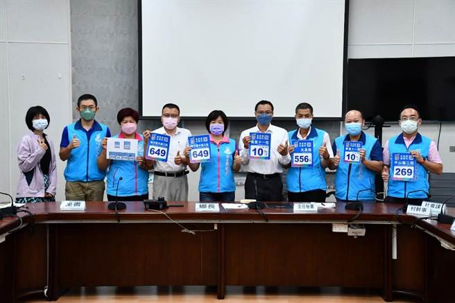 花莲县吉安乡公所因应家户旧有门牌老旧，设计新的特色门牌，融入乡徽的桐花、原住民图腾、山、海等元素，经力促县府修正门牌编钉标准作业程序，预计明年逐步替全乡18村、3.5万户更新换发。（吉安乡公所提供／罗亦晽花莲传真）