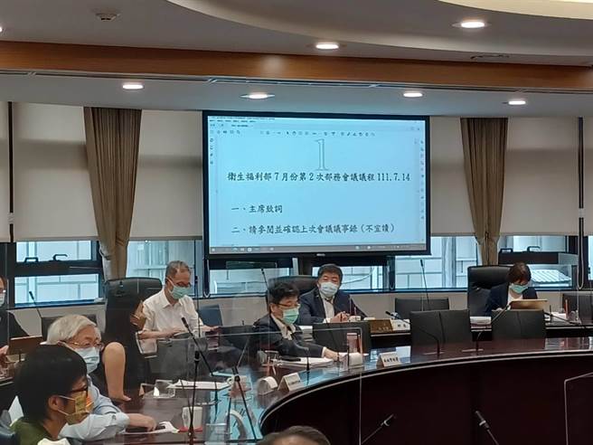 衛福部長陳時中今主持部務會議時表示，這是他最後一次參與部務會議，他來到衛福部已經5年5個月又幾天，時間非常長，也該是轉換跑道的時候。（林周義攝）