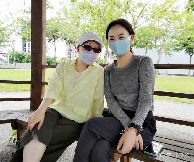 许慧玉日前与张惟晴一起于仁武慈惠公园运动，外界传言她支持张惟晴参选，许慧玉说，自己是现任国民党议员，自然会力挺国民党徵召的女性候选人。(许慧玉服务处提供／林雅惠传真)