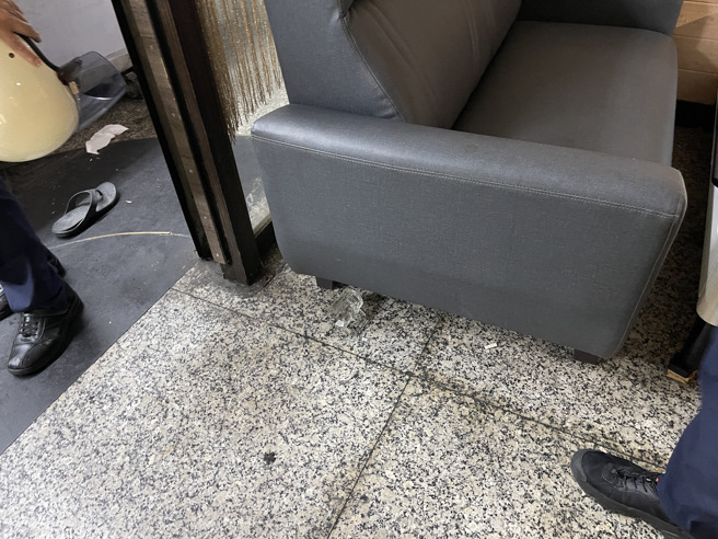 台中知名爌肉飯鬥毆，為了2百啤酒錢沒人出 ，4好友上演大亂鬥。(民眾提供)