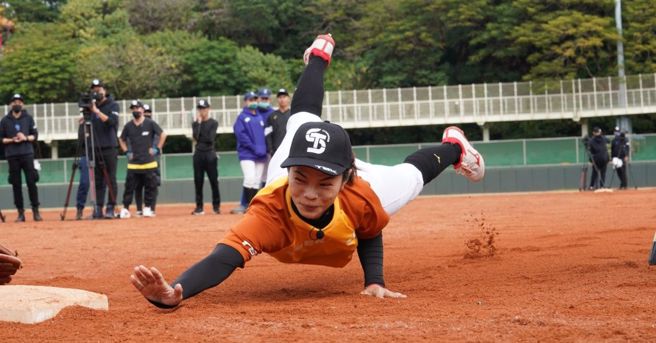 许淑净「退役一直玩」梦想暂停，挑战打棒球、拚博士。(图/财讯提供)