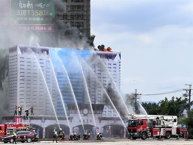 板橋車站遇襲模擬狀況。（李奇叡攝）