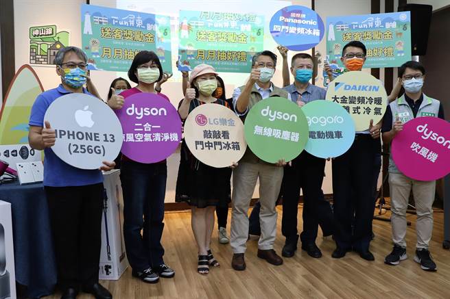 国旅补助15日上路，屏东祭出「FUN屏东／送客奖励金月月抽好礼」抢游客连带进攻旅行业者。（谢佳潾摄）