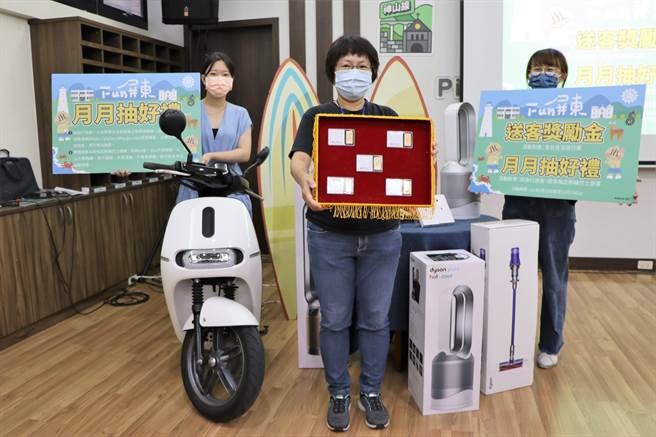 国旅补助15日上路，屏东祭出「FUN屏东／送客奖励金月月抽好礼」抢游客连带进攻旅行业者。（谢佳潾摄）