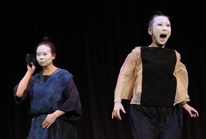 由晓剧场艺术总监锺伯渊编导作品《潮来之音》，即将前往英国爱丁堡艺穗节演出23场。（陈俊吉摄）