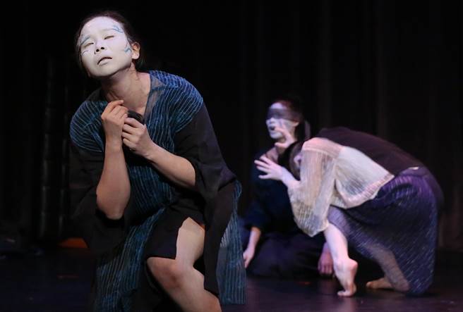 由晓剧场艺术总监锺伯渊编导作品《潮来之音》，即将前往英国爱丁堡艺穗节演出23场。（陈俊吉摄）