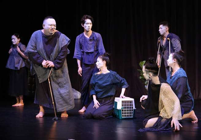 由晓剧场艺术总监锺伯渊编导作品《潮来之音》，即将前往英国爱丁堡艺穗节演出23场。（陈俊吉摄）