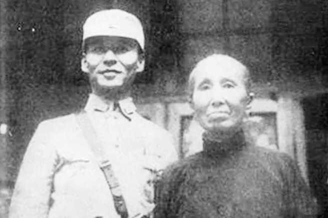 雙槍老太婆趙洪文國和她的三子趙侗將軍（圖文：莊秉漢）