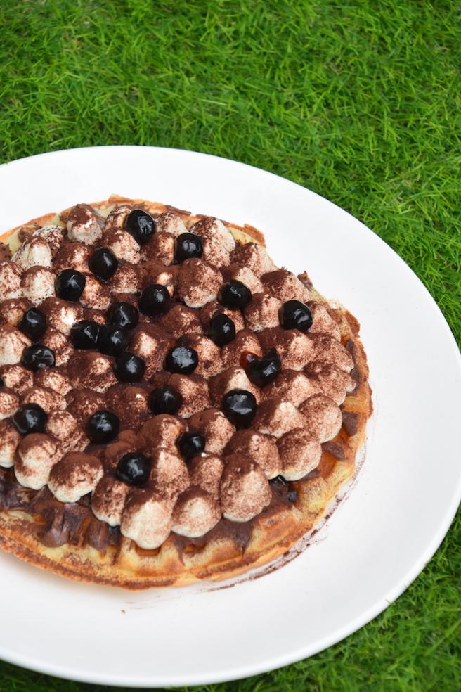 比漾广场B2引进健康轻食「咿啵哟法式提拉米苏松饼」。（比漾广场提供）