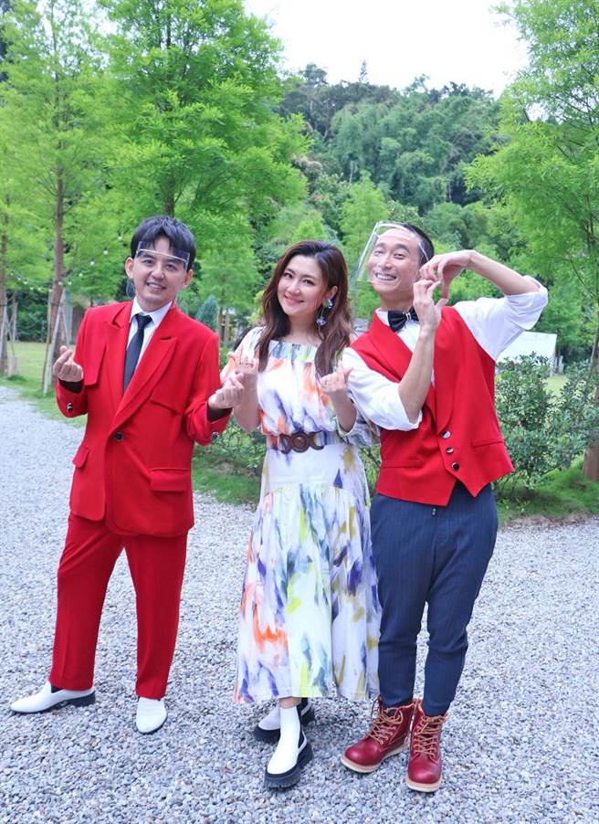 Selina（中）在《婚禮歌手》中突破心魔久違開唱。（東森綜合台提供）