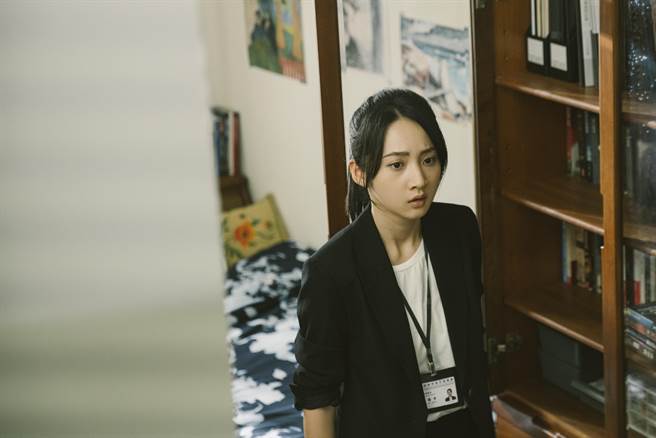 李沐饰演检察事务官林穆青。（MyVideo提供）