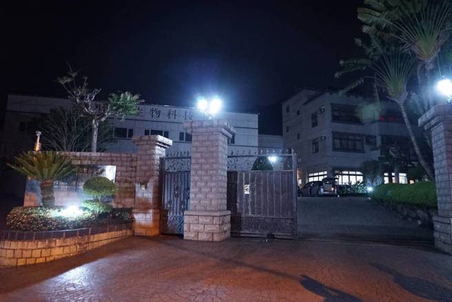 南投縣草屯鎮康建生技公司發生槍擊案件，警方目前正全力追緝中。（吳建輝攝）