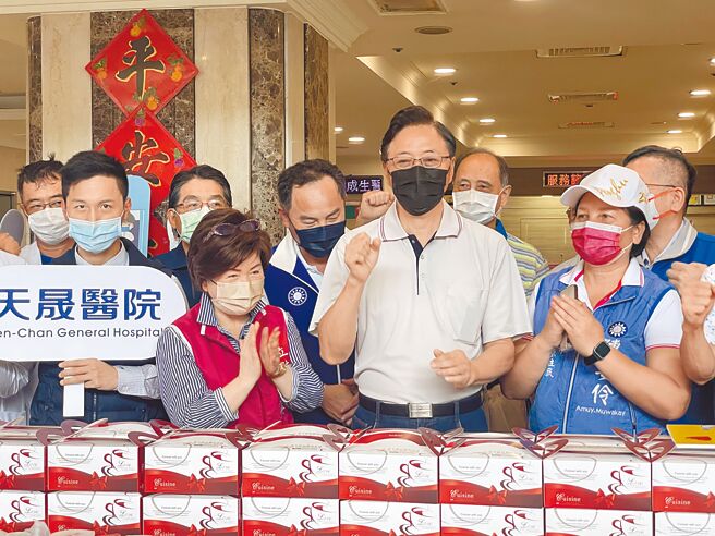 国民党桃园市长参选人张善政，13日晚间在脸书大谈政治人物诚信问题，被解读为讽刺对手林智坚。（本报资料照片）